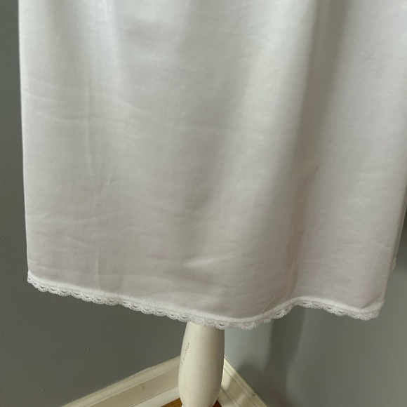 Vintage white half slip with rear slot size M - Picture 2 of 6